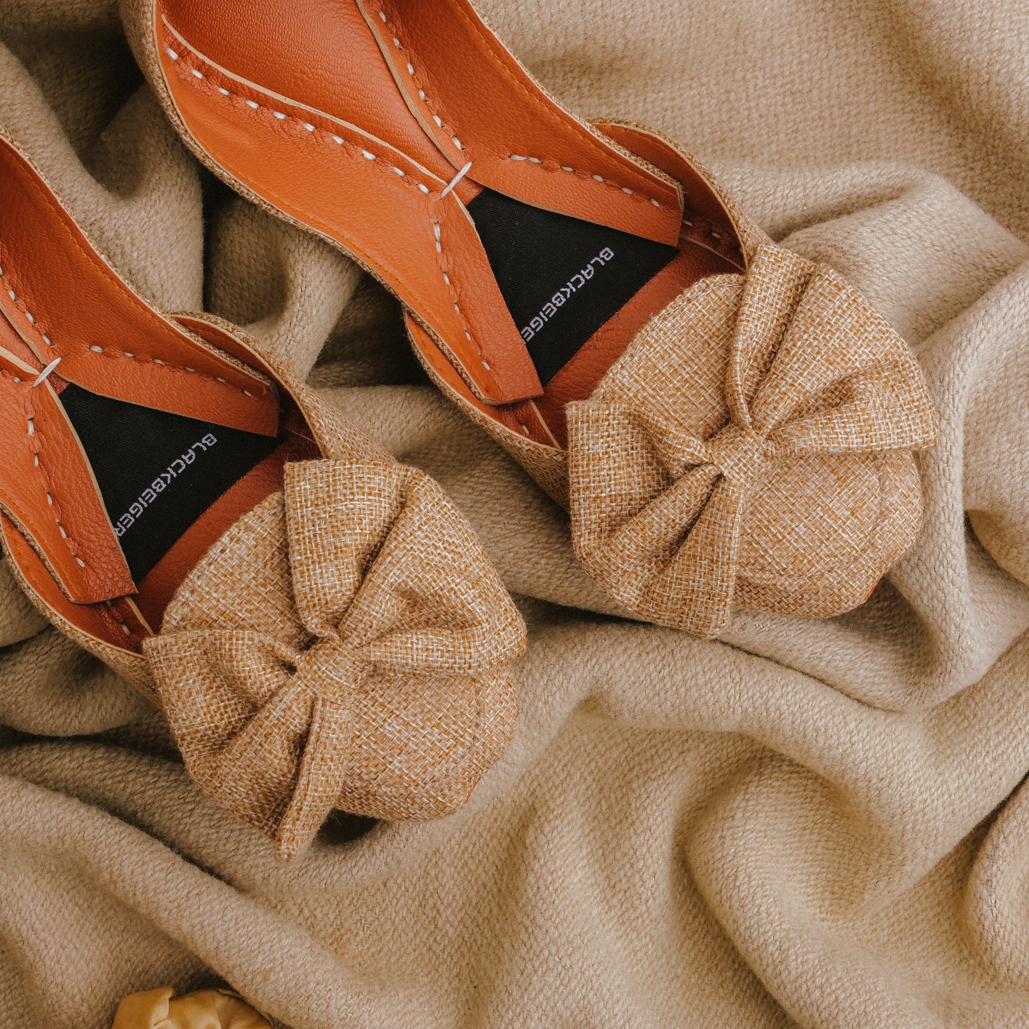 Ample (light brown)