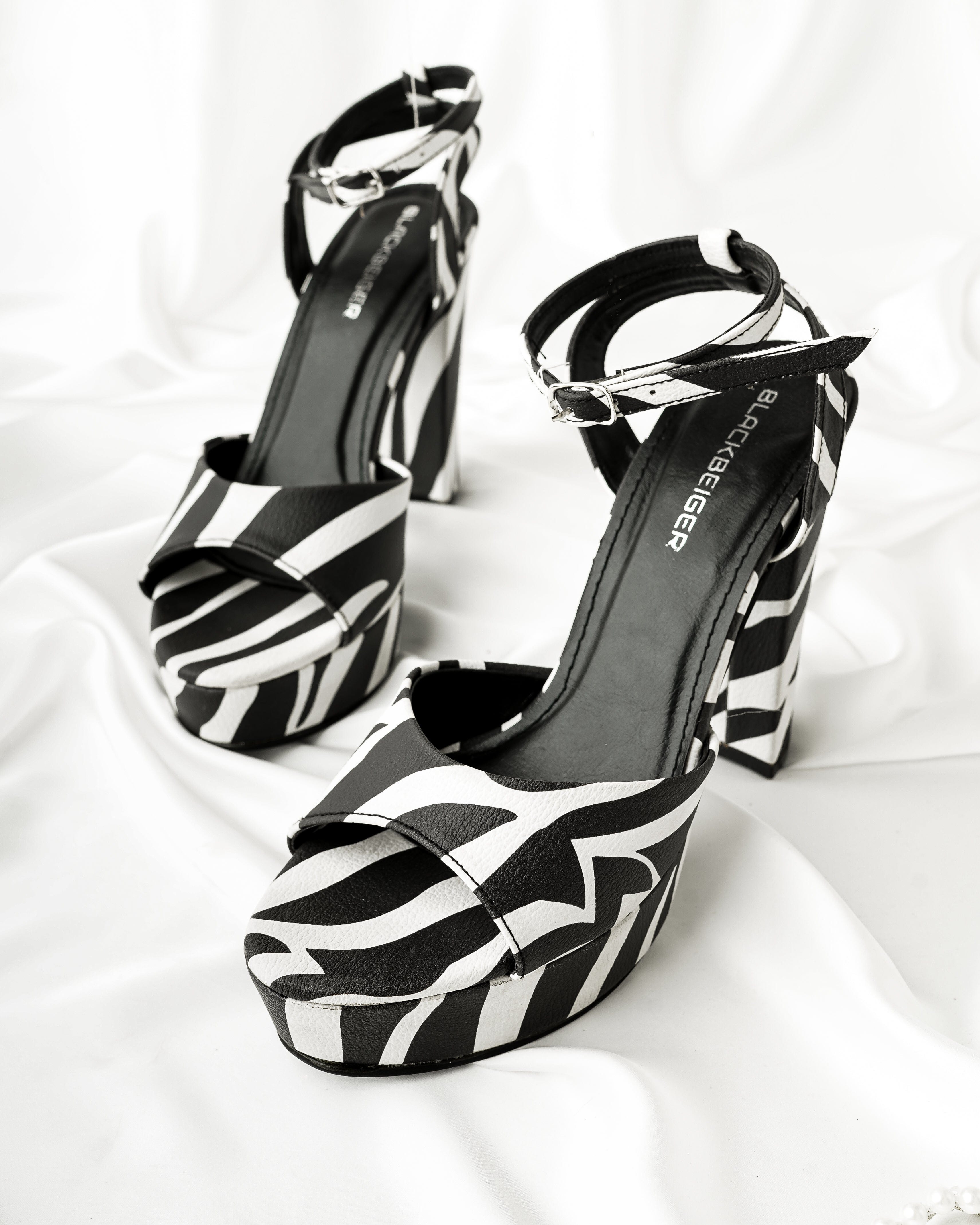 MOUNTAIN ZEBRA - (No Return/Exchange)