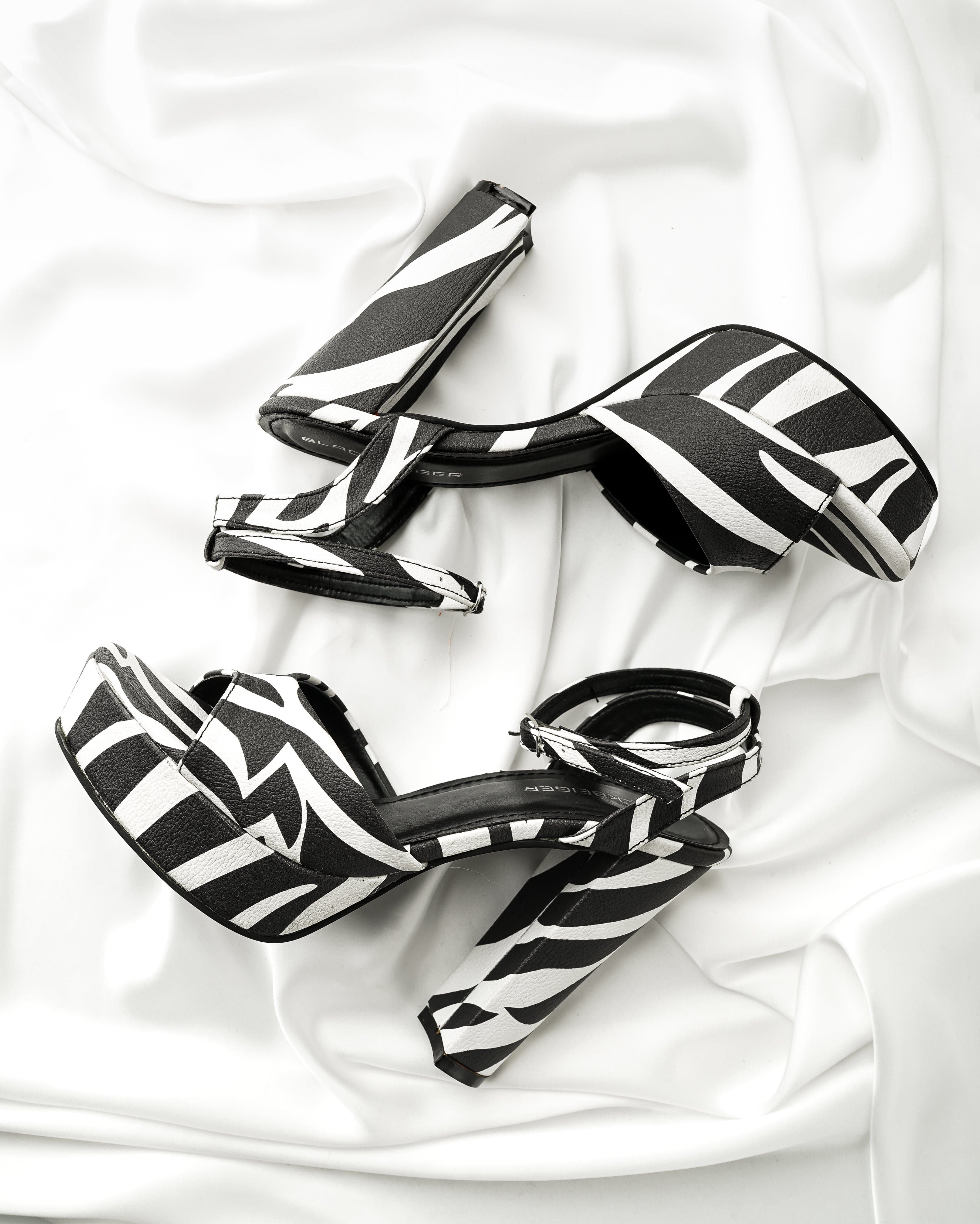 MOUNTAIN ZEBRA - (No Return/Exchange)