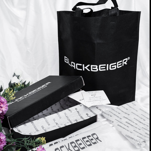 Complete packaging (pouch, branded bag, card, butter paper)