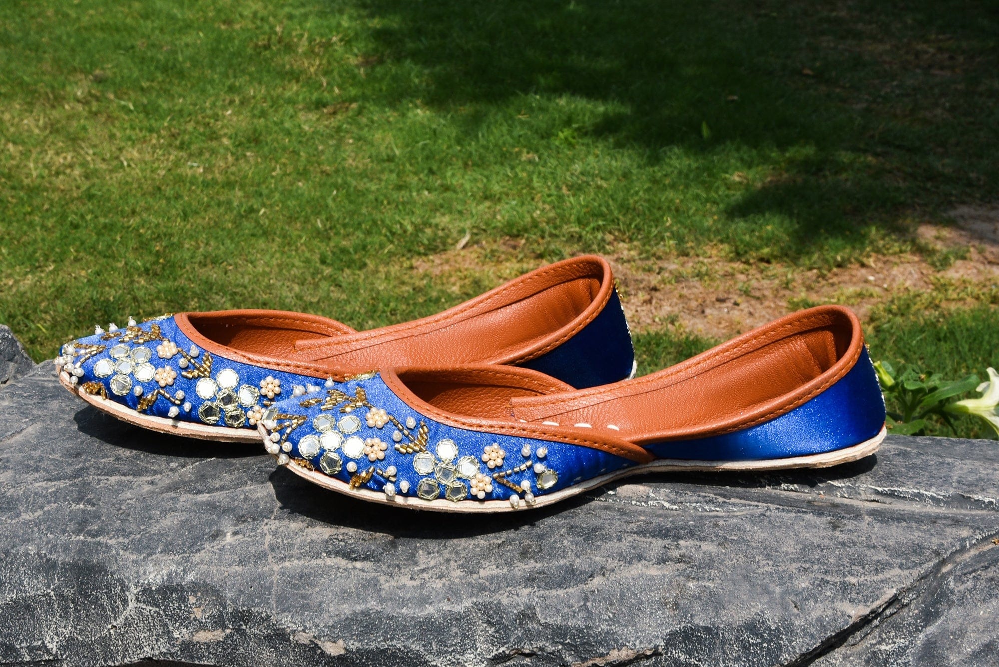 Mayo Khussa (blue)