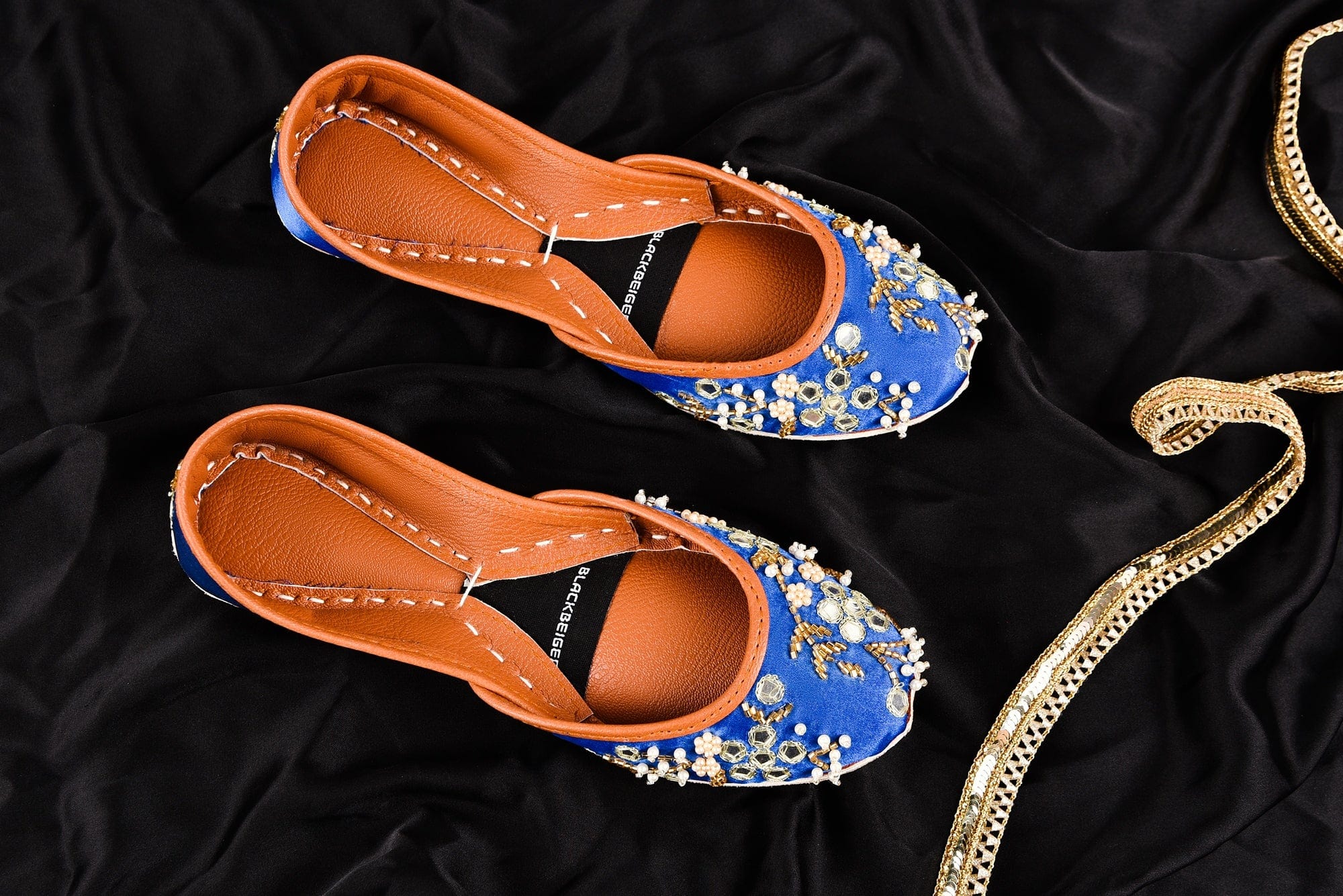 Mayo Khussa (blue)