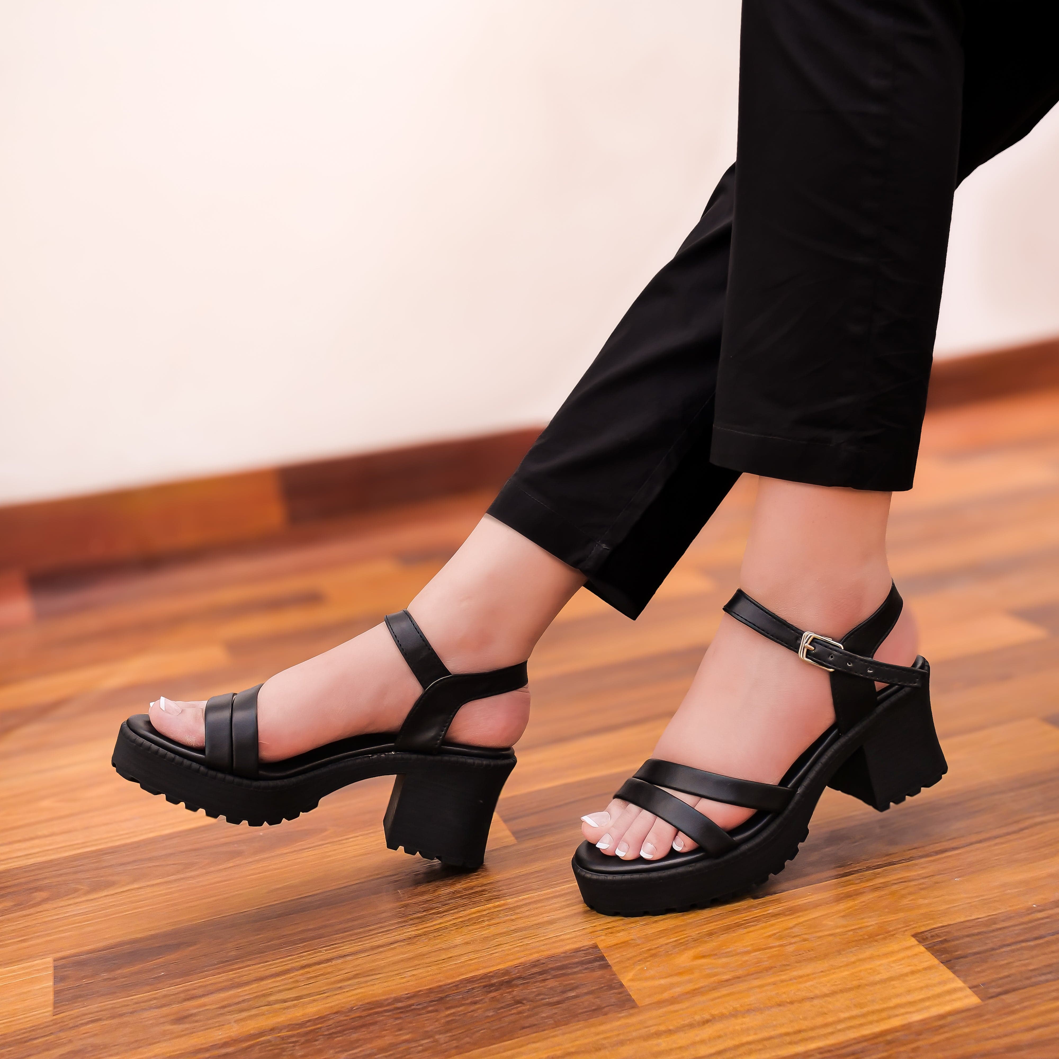 FEATHER - BLACK